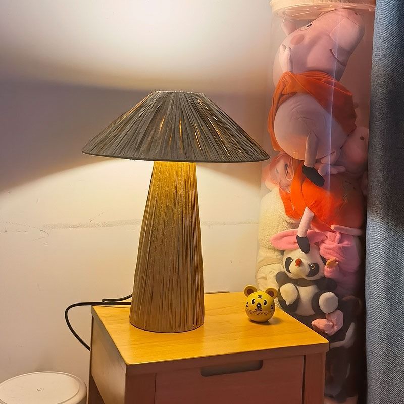Japanese-style Bamboo Hat Woven Table Lamp